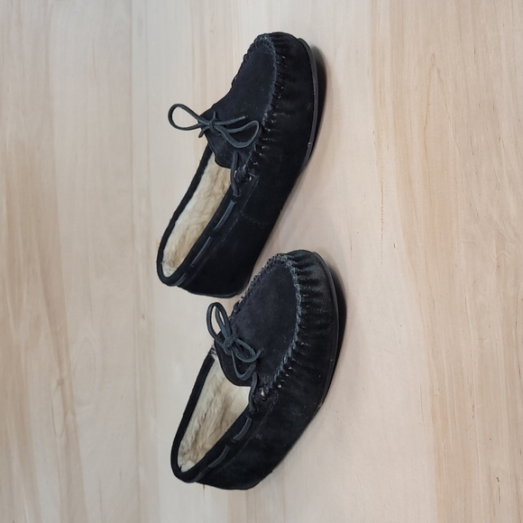 Minnetonka Moccasin Black Women's Slippers - Picture 3 of 10